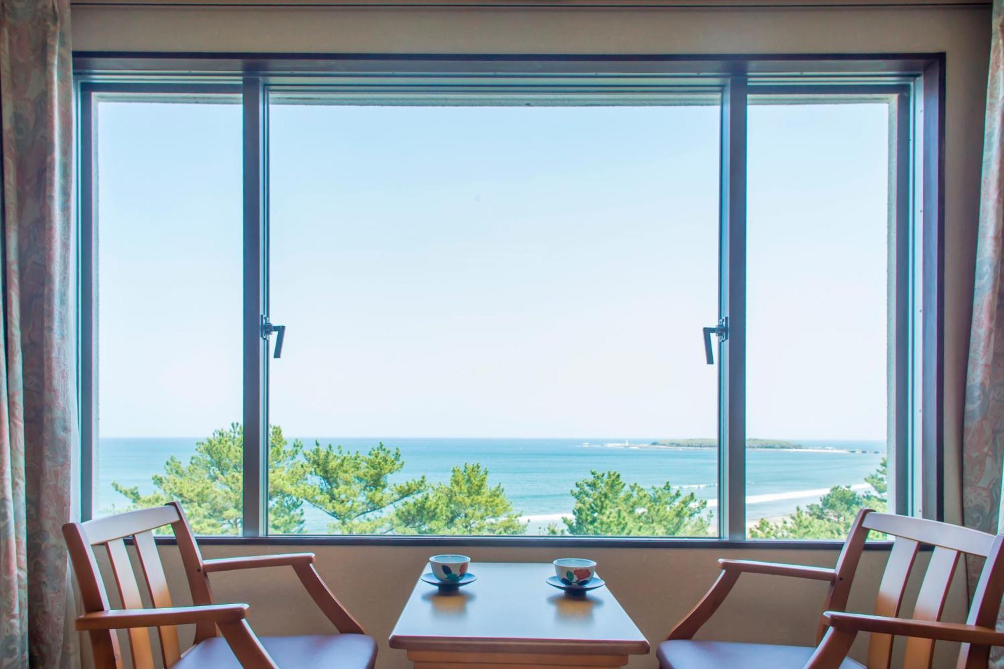 Ana Holiday Inn Resort Miyazaki By Ihg Exteriör bild